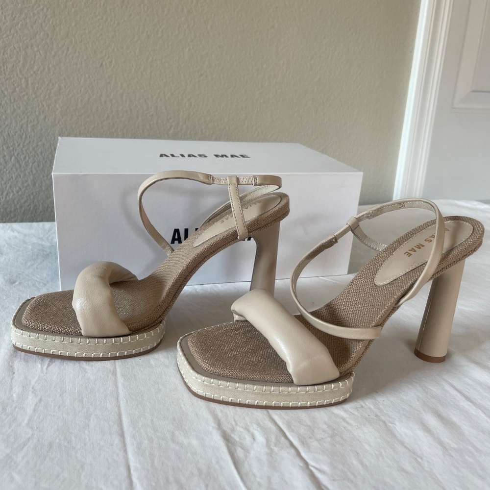 NWT Alias Mae Ginny Heel Cream Sz 38